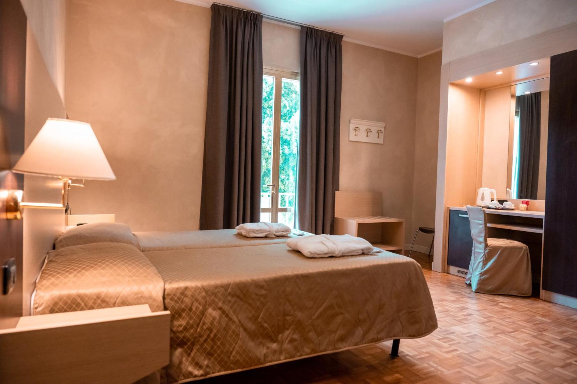 Hotel Terme Pellegrini มอนเตกาตินี แตร์เม ภายนอก รูปภาพ